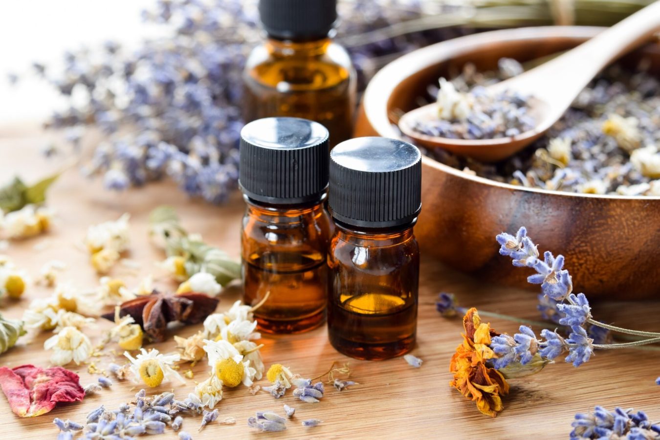 The Skincare Benefits of Aromatherapy Oils